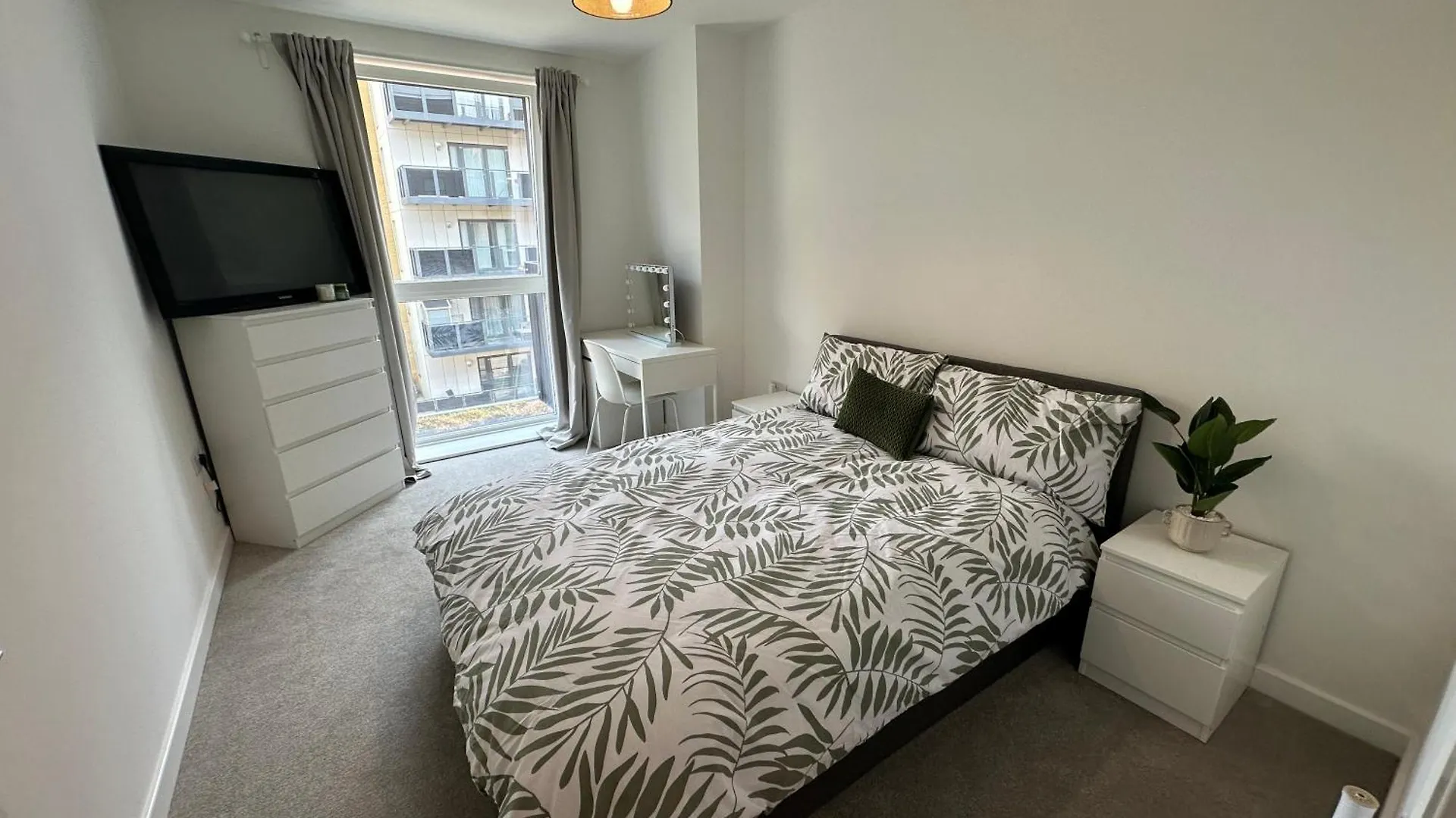 Cozy, Luxury Spacious Room In Shared Apartment Thamesmead  0*, Thamesmead (Greater London)
